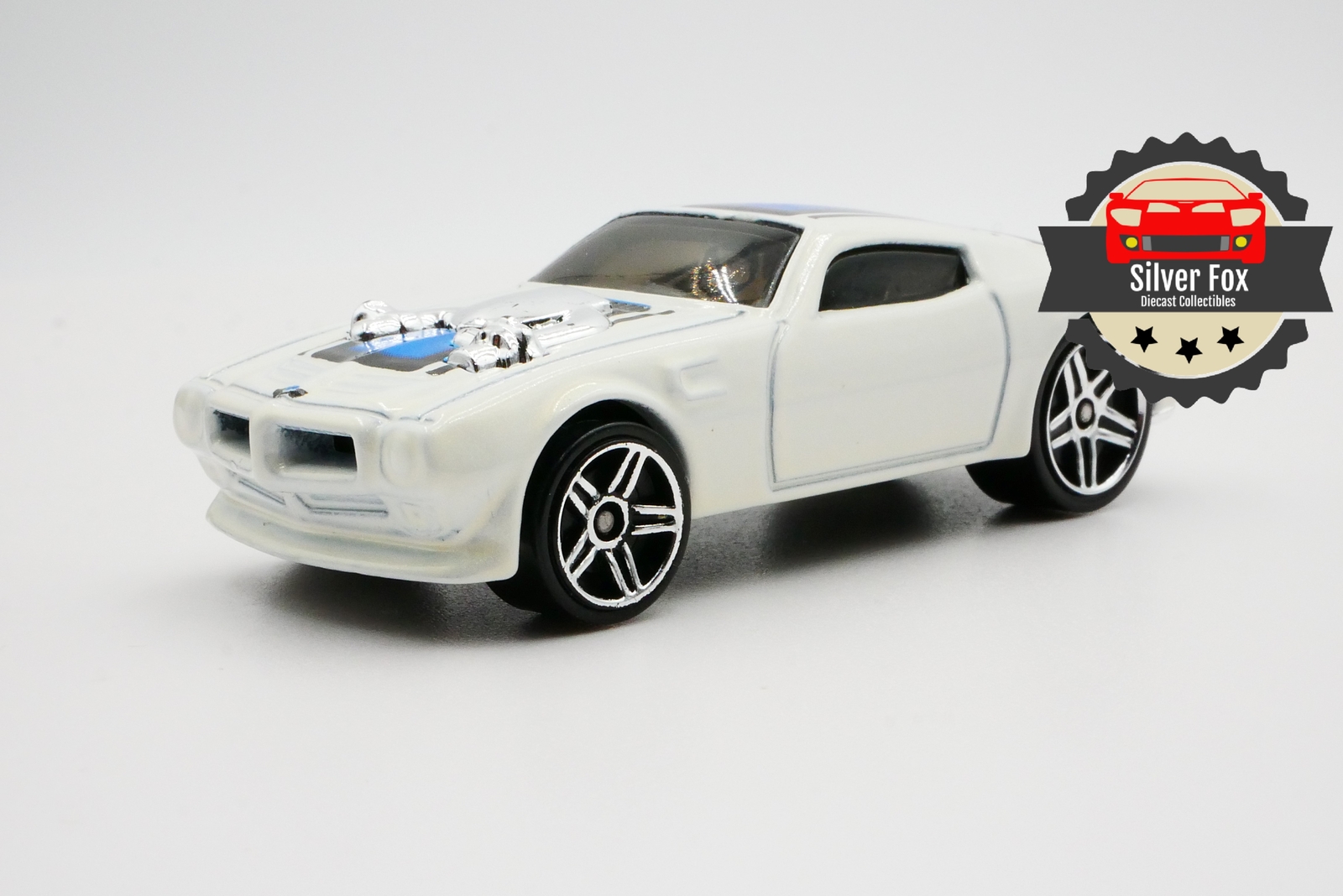 1970 PONTIAC FIREBIRD WHITE MUSCLE CAR 1:64 SCALE DIECAST COLLECTOR MODEL CAR