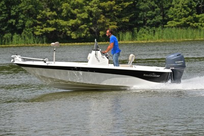 NAUTIC STAR 1810 BAY CENTER CONSOLE.....ONLY 6 HOURS