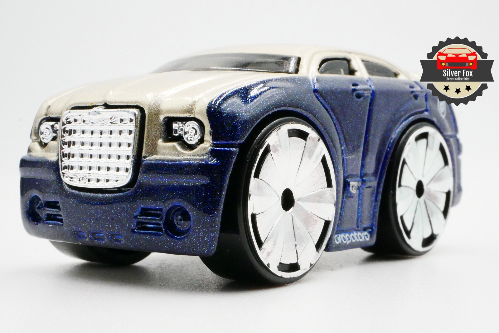 2005 CHRYSLER 300 TOONED BLUE BLING 1:64 SCALE DIECAST COLLECTOR MODEL CAR