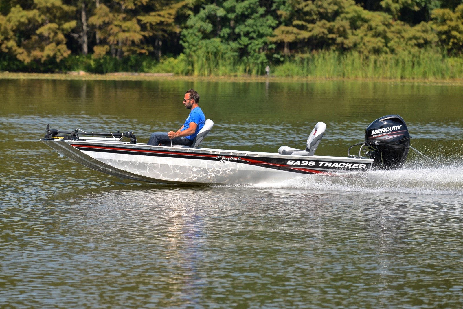 BASS TRACKER 16 PAN FISH..... 40 HP..... ONLY 30 HOURS