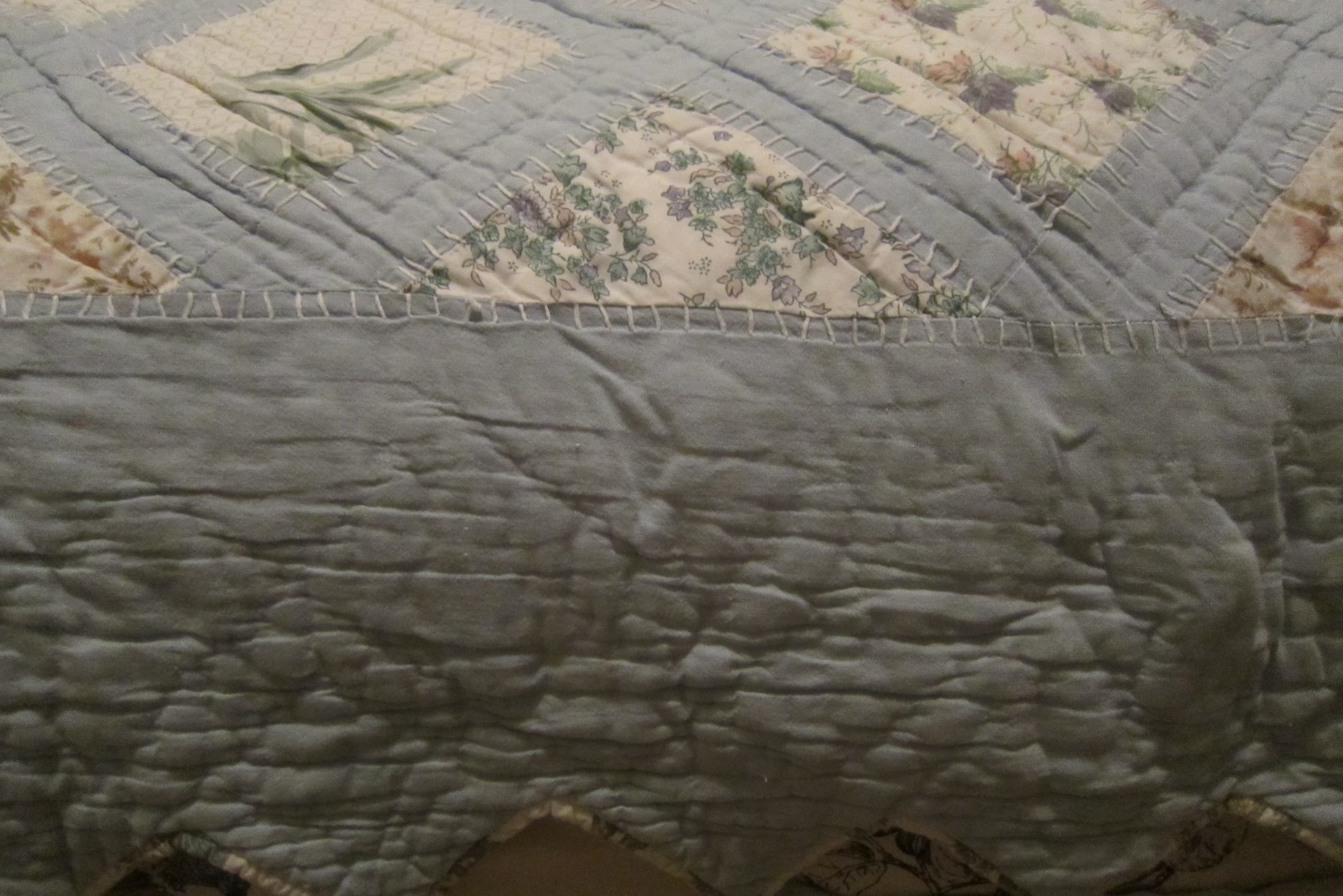 LINEN SOURCE PATCHWORK QUILT & SHAM 92X104 QUEEN/KING FLORAL ON BLUE STITCH