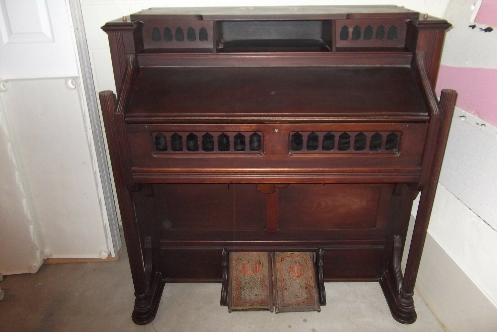 Estey Pump Organ-Antique