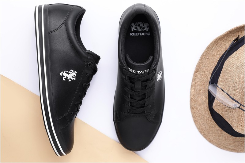 Red Tape Classic Men Sneakers ( Black 