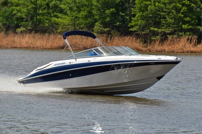 FOUR WINNS 260 HORIZON.... VERY CLEAN...