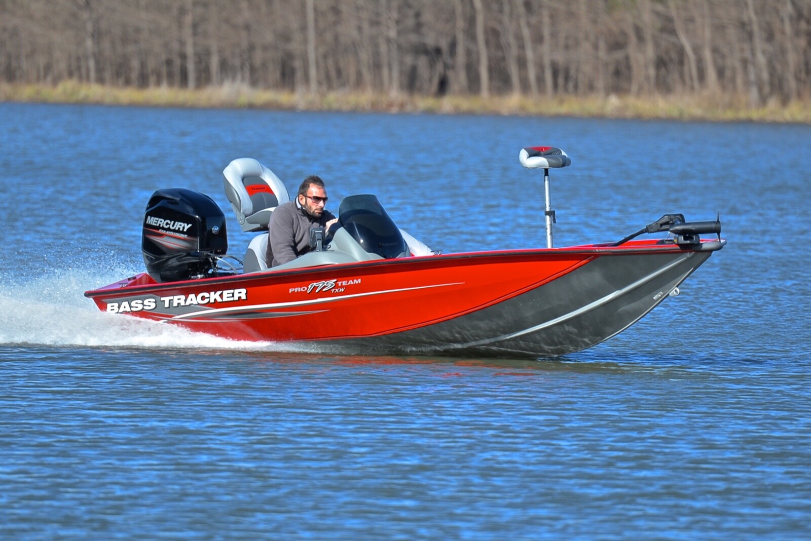BASS TRACKER 175TXW....60 FOUR STROKE.....ONLY 30 HOURS