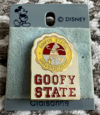 Walt Disney GOOFY STATE UNIVERSITY - GOOFUS STATUS UNIVERSITATUM Pin. Vintage.