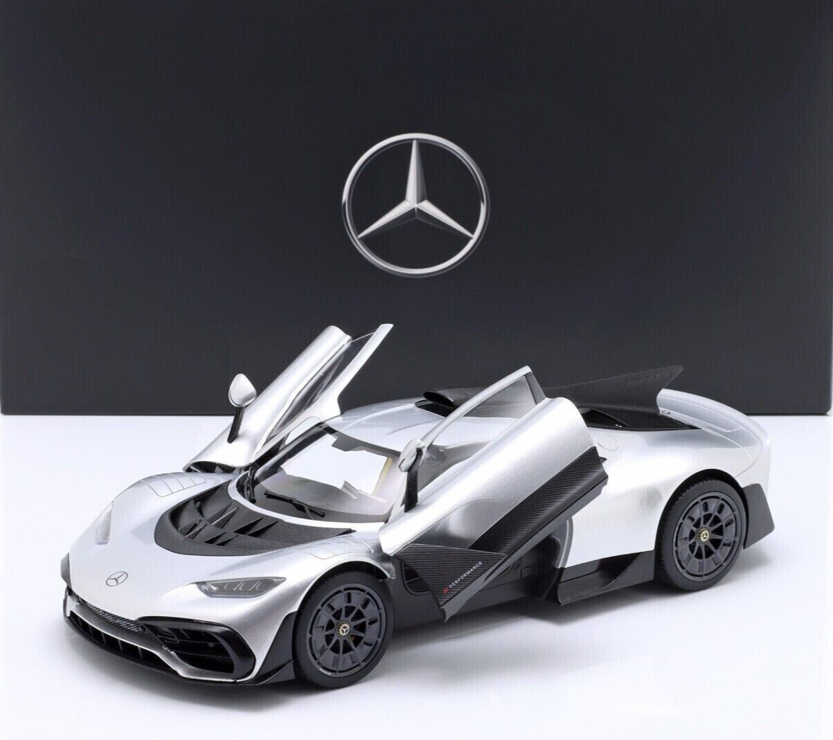 メルセデスAMG ONE Mercedes ミニカー　26cm 1/18 Mercedes-Benz AMG ONE Silver Diecast Model by NZG