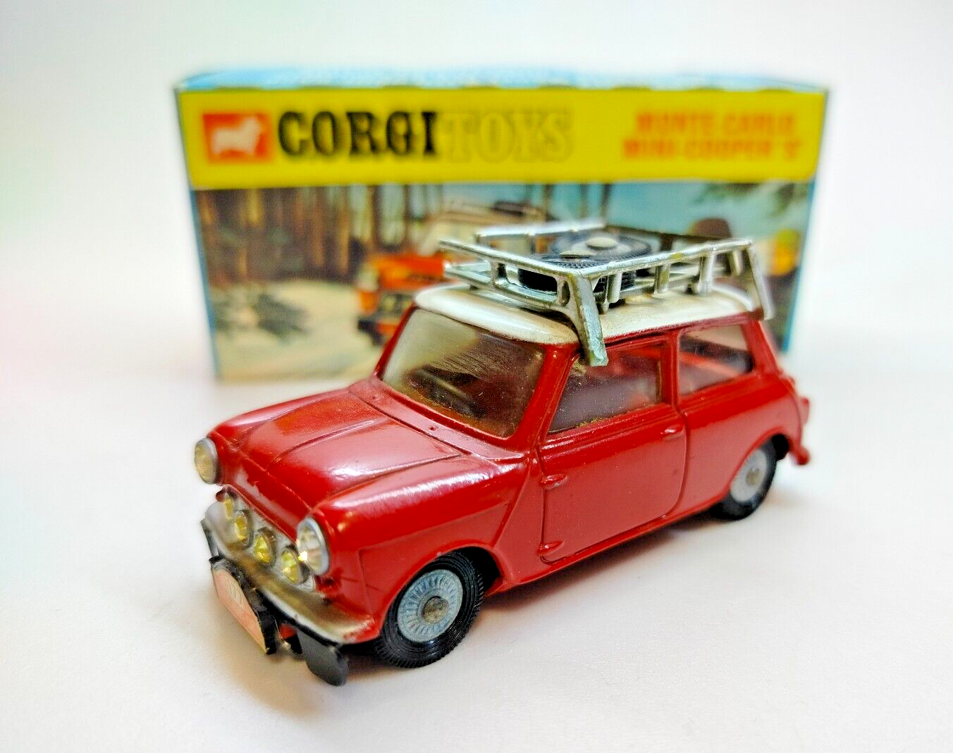 自動車 Corgi Mini Cooper Saloon 1/18 Amazon.com: Corgi The New for Mini Cooper British Racing