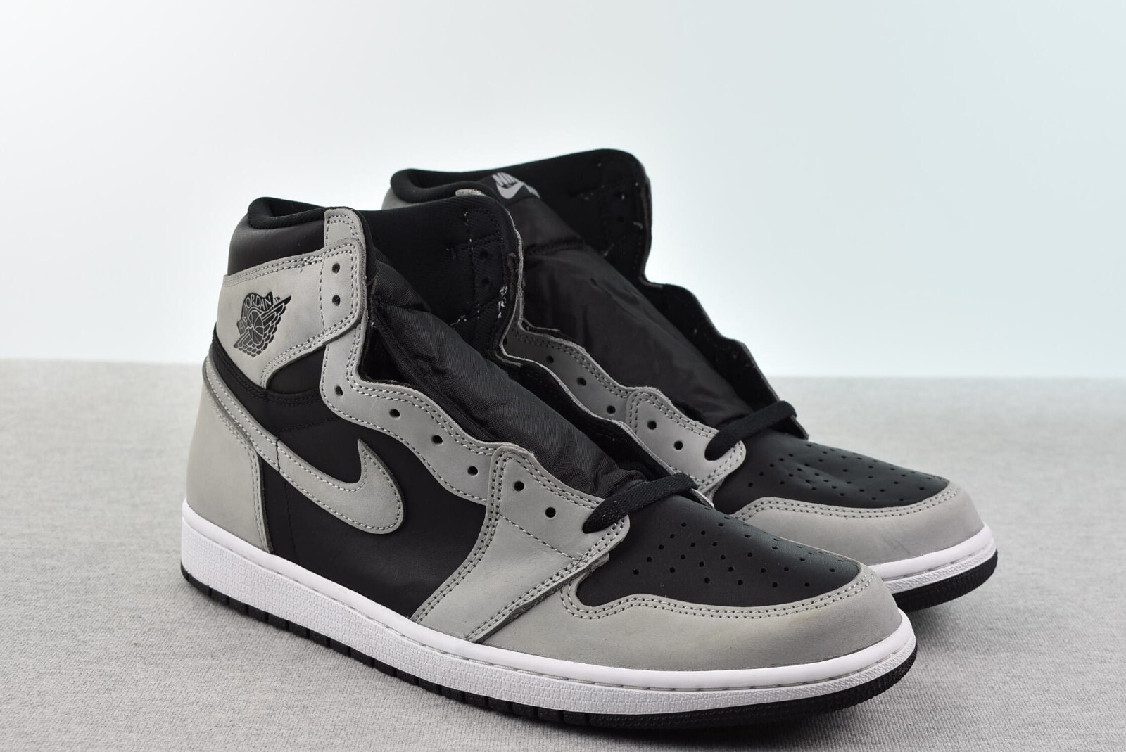 靴 Jordan1Retro High OGBlack and Smoke Grey Air Jordan 1 'Black and Smoke Grey' (DZ5485-051) Release