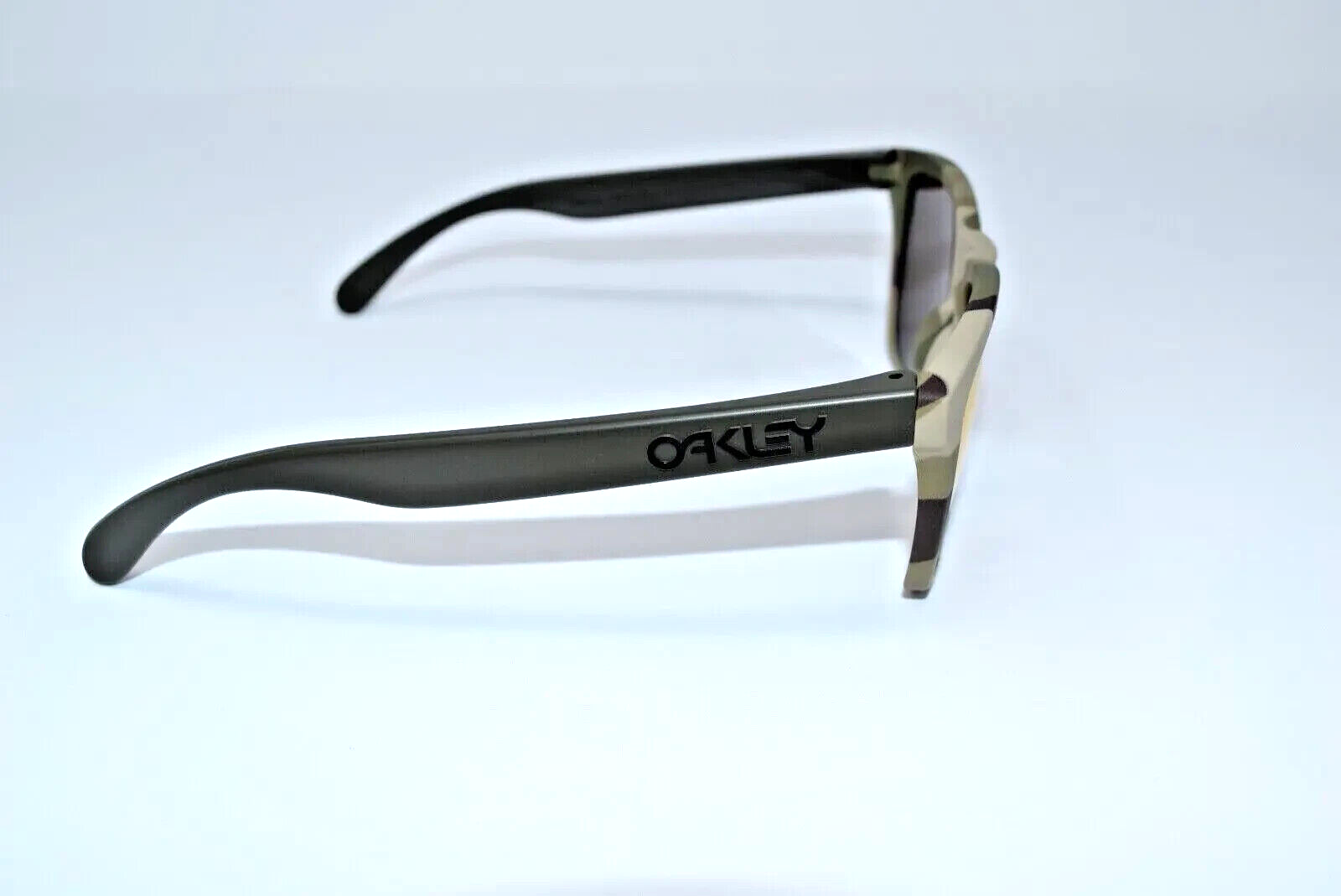 Pre-owned Oakley Frogskins Si Multicam Collection Multicamprizm Ruby Oo9013-i8 55 In Red