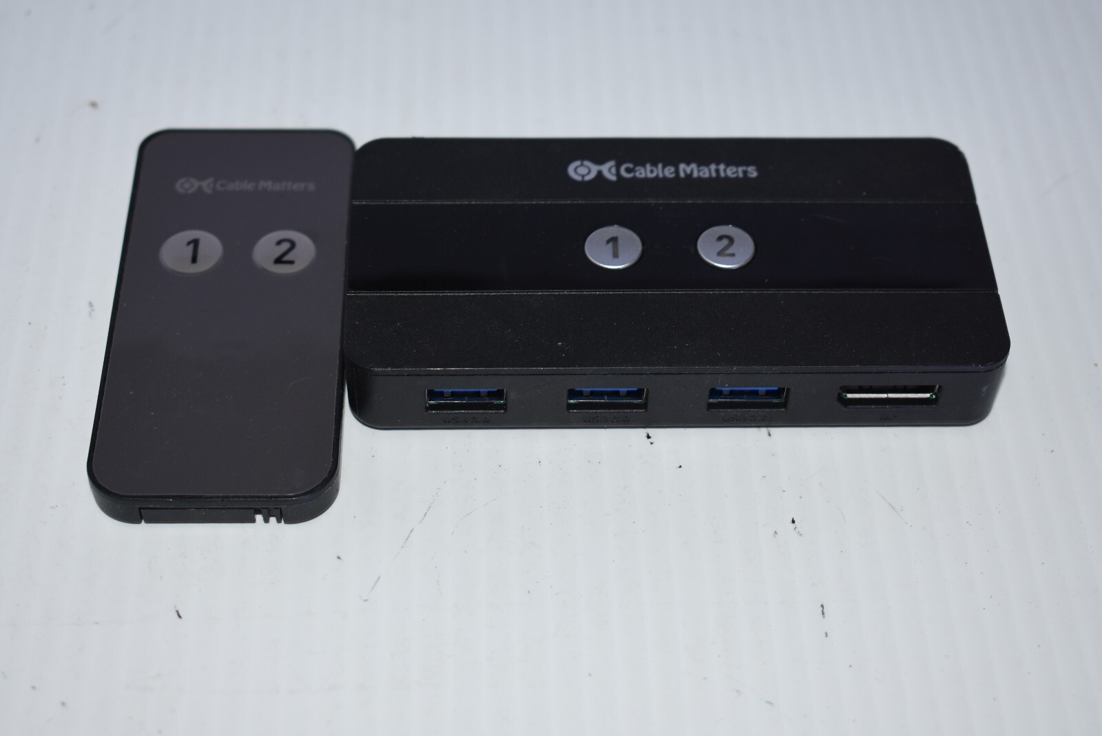 Cable Matters USB 3.0 KVM Switch DisplayPort for 2 Computers