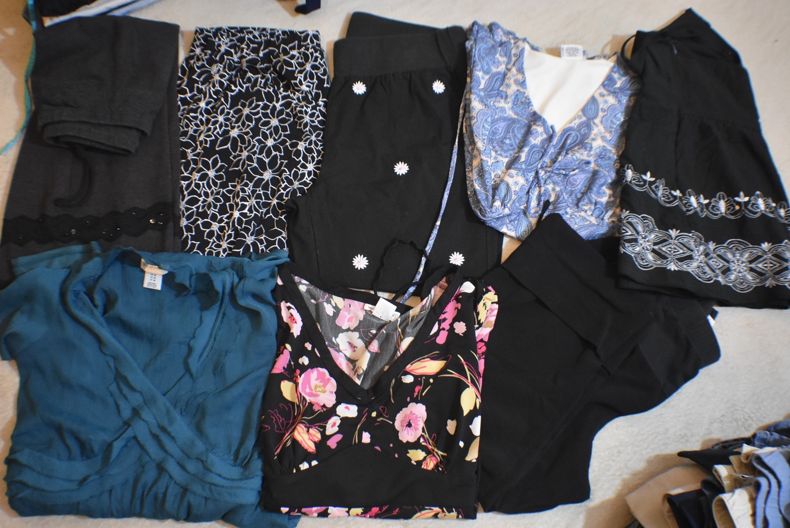 LOT OF 48 MATERNITY CLOTHES M Medium Summer Fall