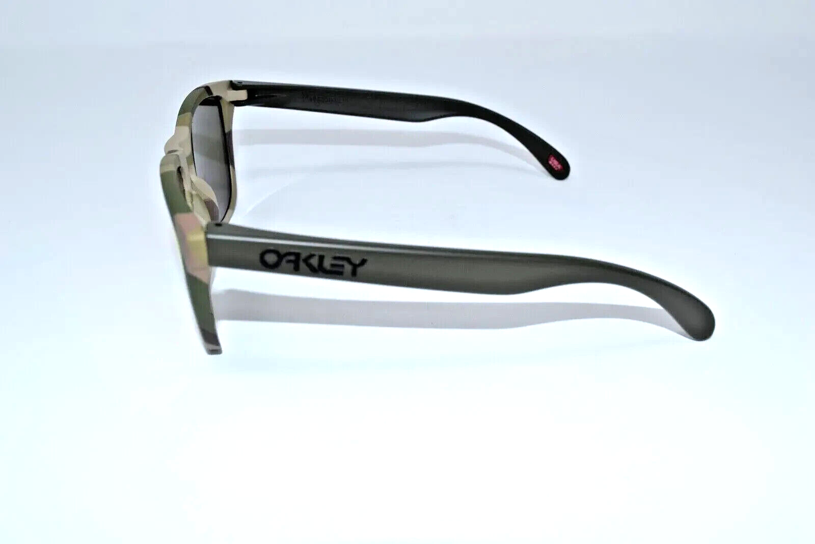 Pre-owned Oakley Frogskins Si Multicam Collection Multicamprizm Ruby Oo9013-i8 55 In Red