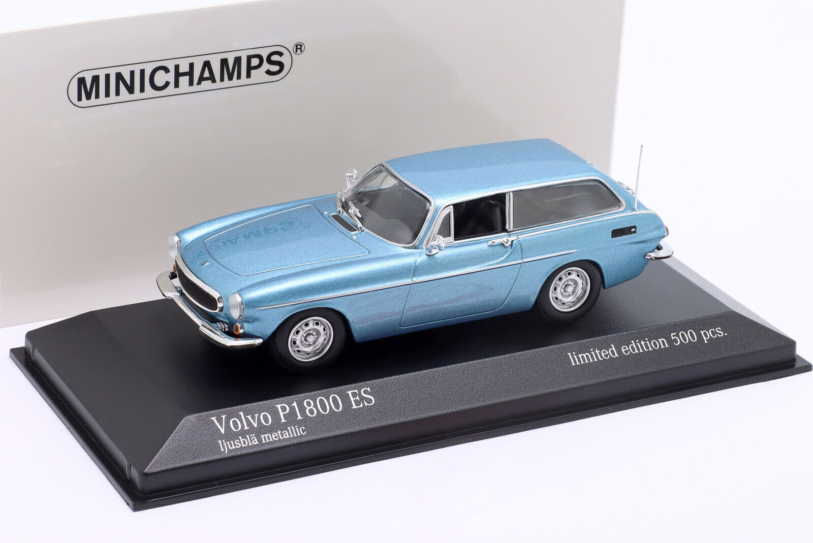 MINICHAMPS VOLVO P1800 ES 1971/1:43＆1:18 Volvo P1800 Es 1971 Ice Blue Metallic Minichamps 943171613 1