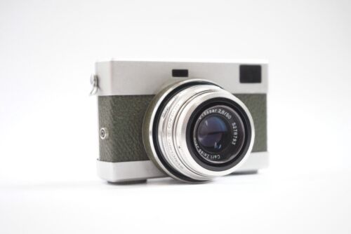 Rollei XF35 RF Camera Carl Zeiss Sonnar 40mm f/2.3 Lens Rollei XF35 RF Camera Carl Zeiss Sonnar 40mm f/2.3 Lens