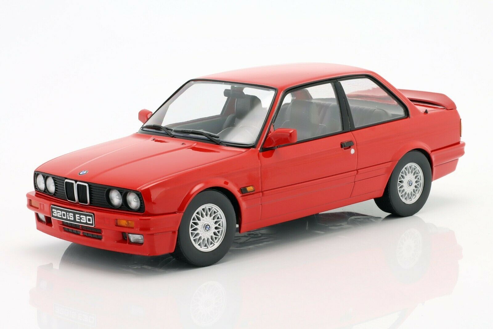 1/18 BMW 3 Series 320iS Italy M3 E30 1989 Red Model Car by
