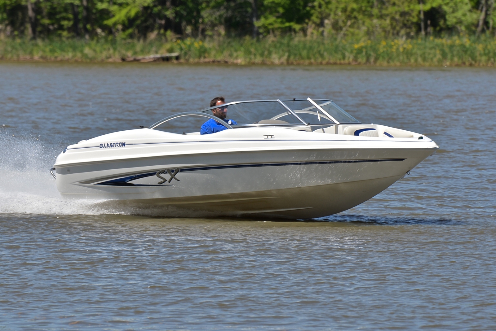 GLASTRON SX-195 .... V-8 ... UNDER 200 HOURS