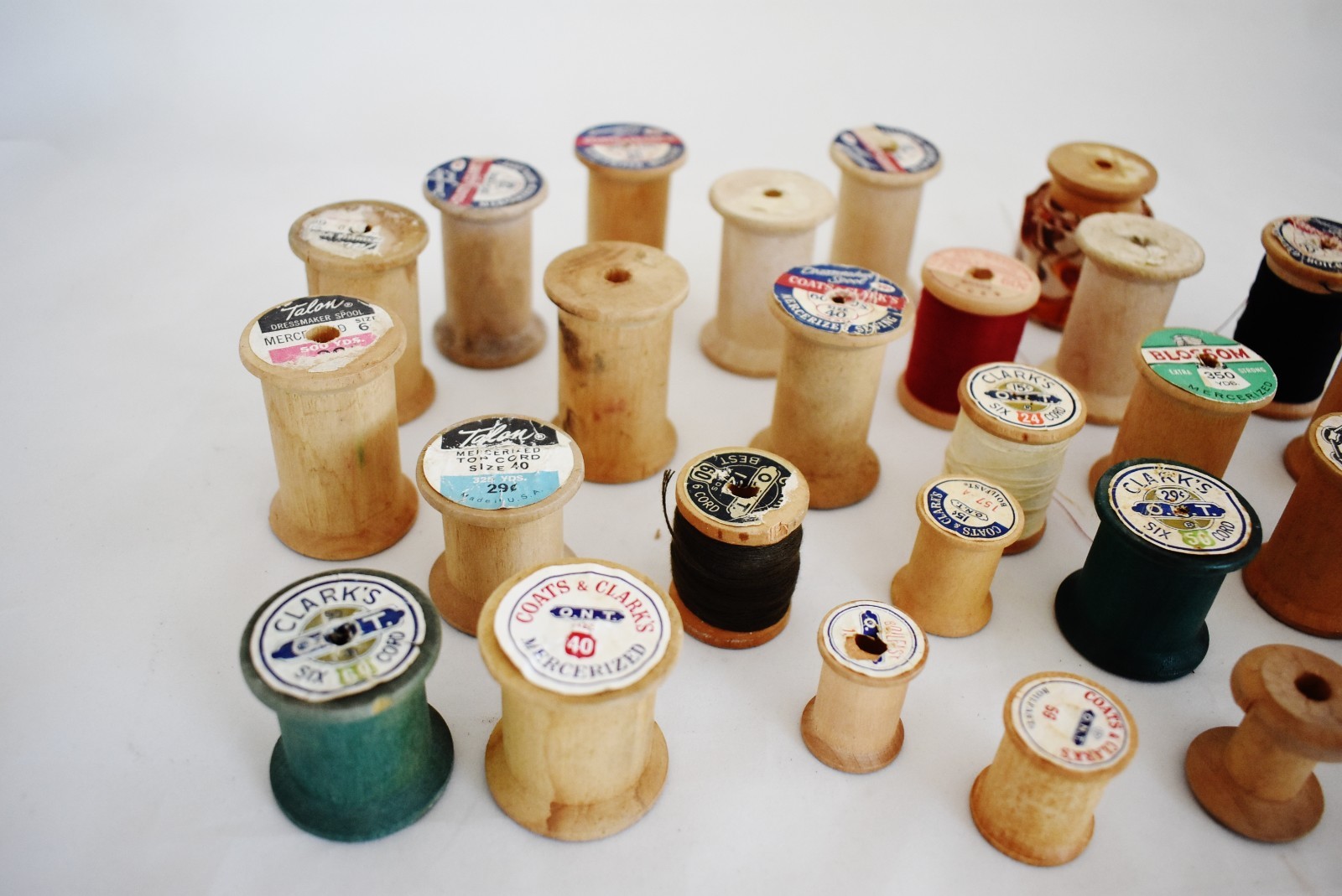 Mixed Lot of 27 Vintage Wooden Thread Spools  Clarks  Blossom  Belding  Talon