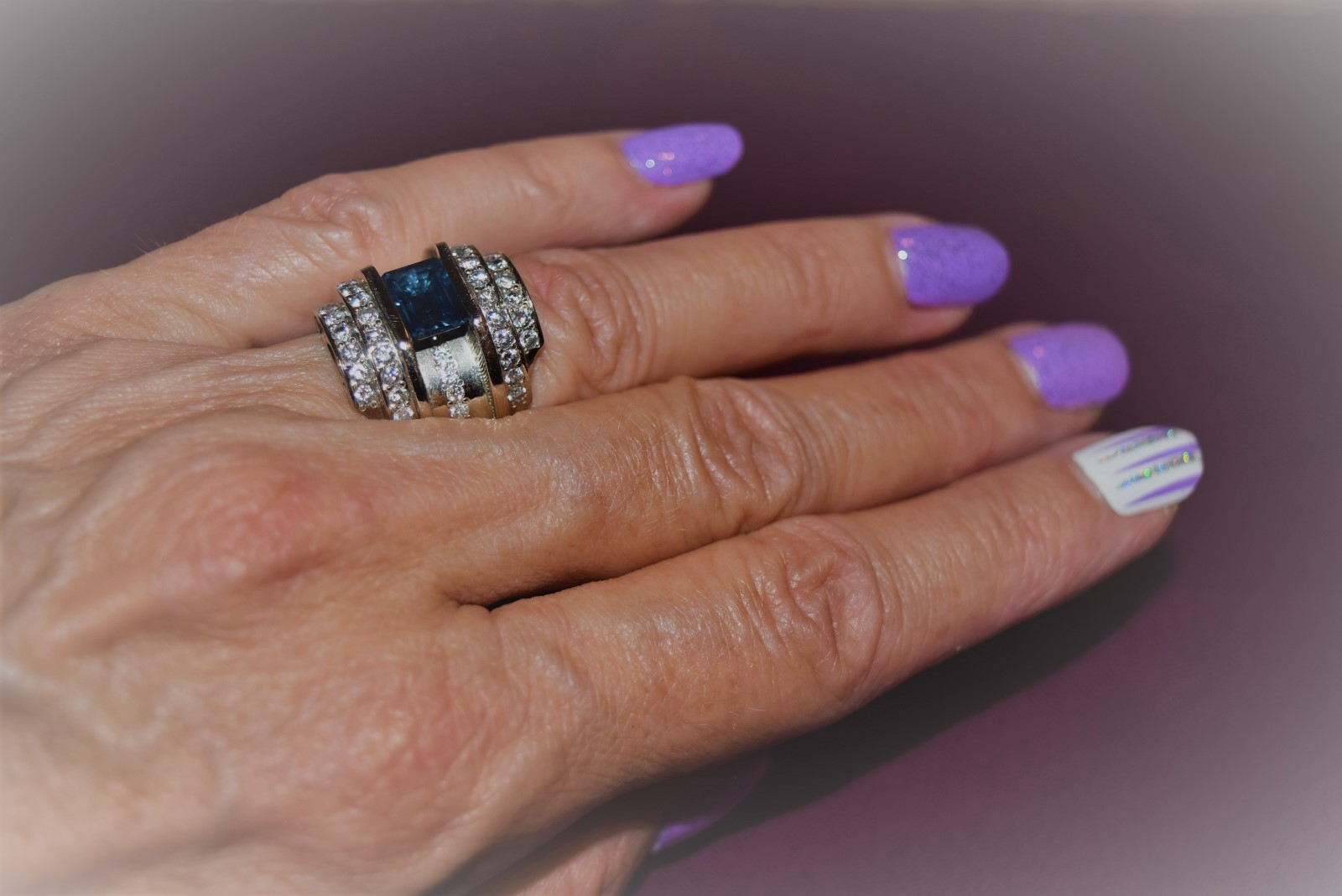 NATURAL SAPPHIRE AND DIAMOND RING IN 14 KT GOLD