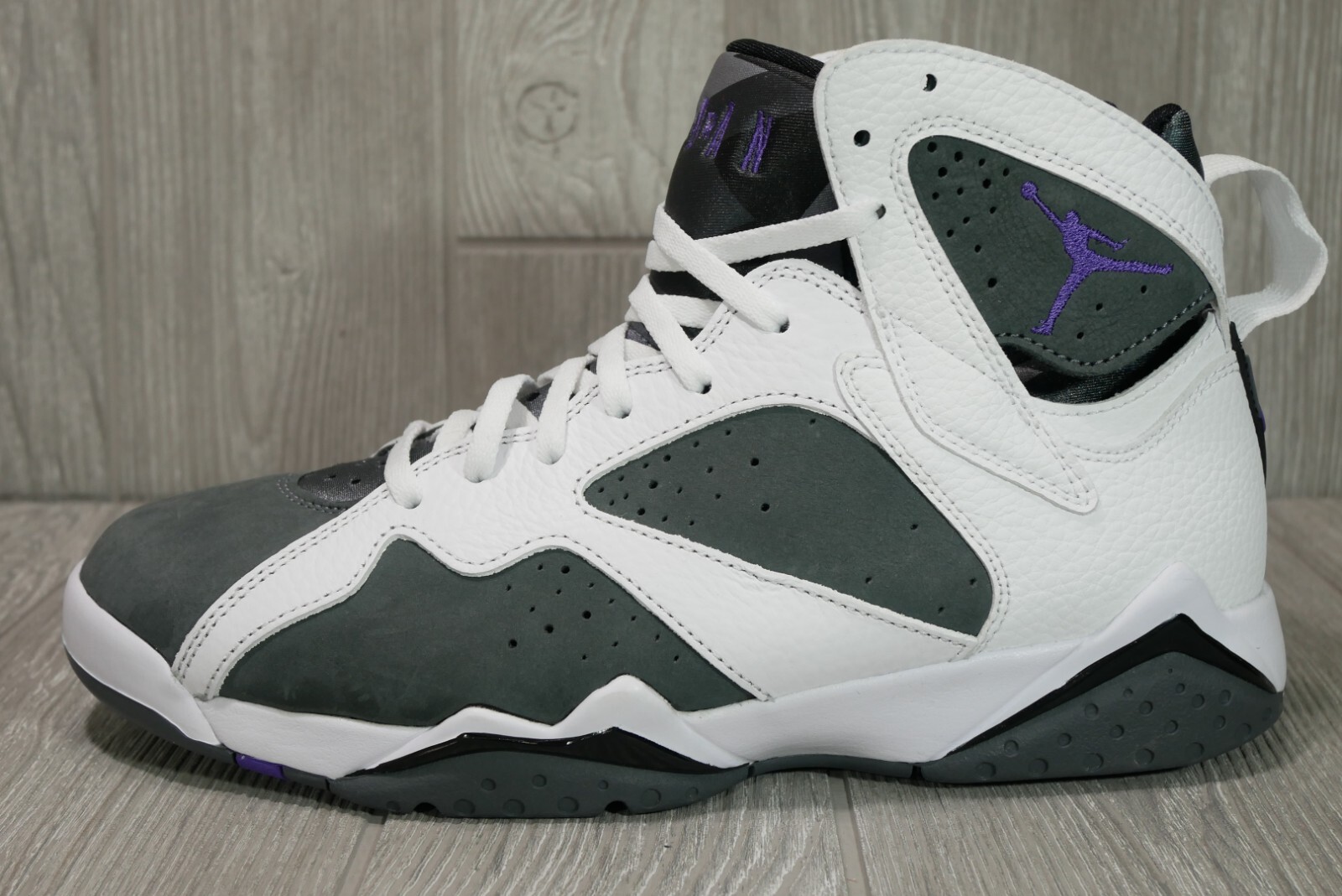NEW CRISP NIKE AIR JORDAN 7 RETRO FLINT GRAY/WHITE SNEAKERS