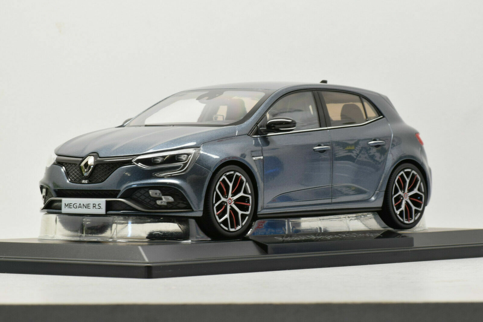 ミニッツ ASC RENAULT MEGANE R.S. ミニッツ ASC RENAULT MEGANE R.S. - メルカリ