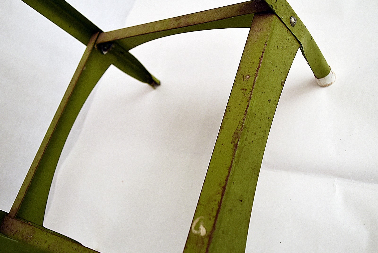 VINTAGE METAL STOOL  20 1/2