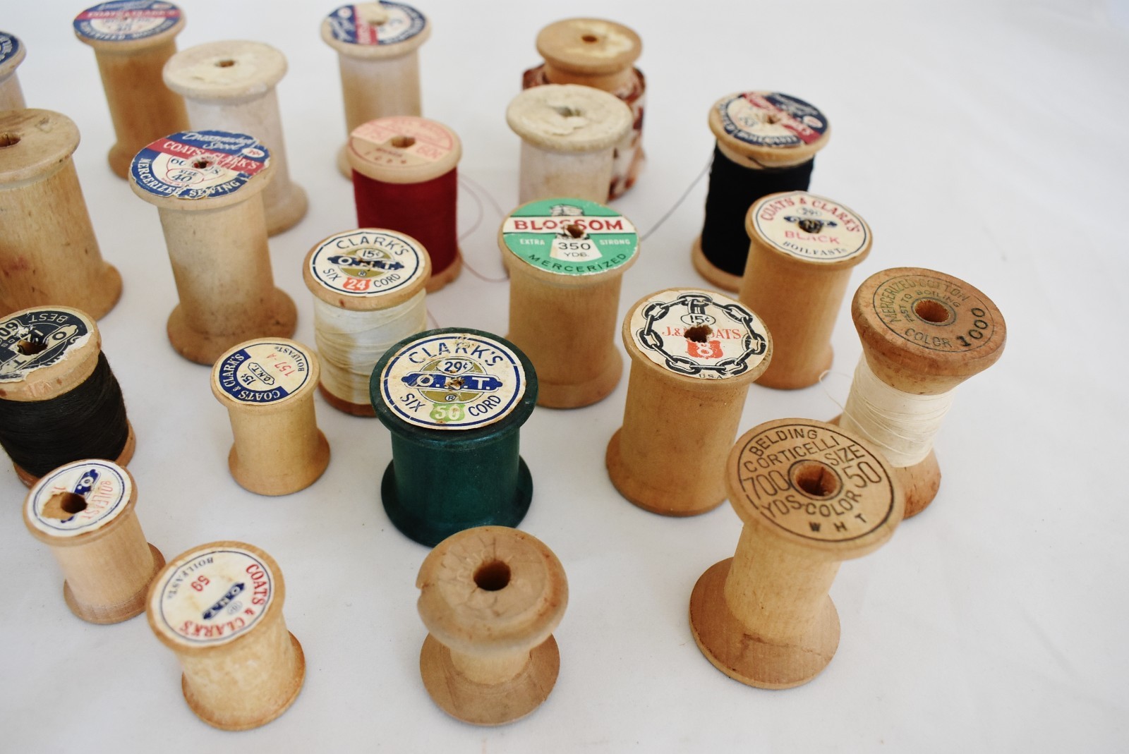 Mixed Lot of 27 Vintage Wooden Thread Spools  Clarks  Blossom  Belding  Talon