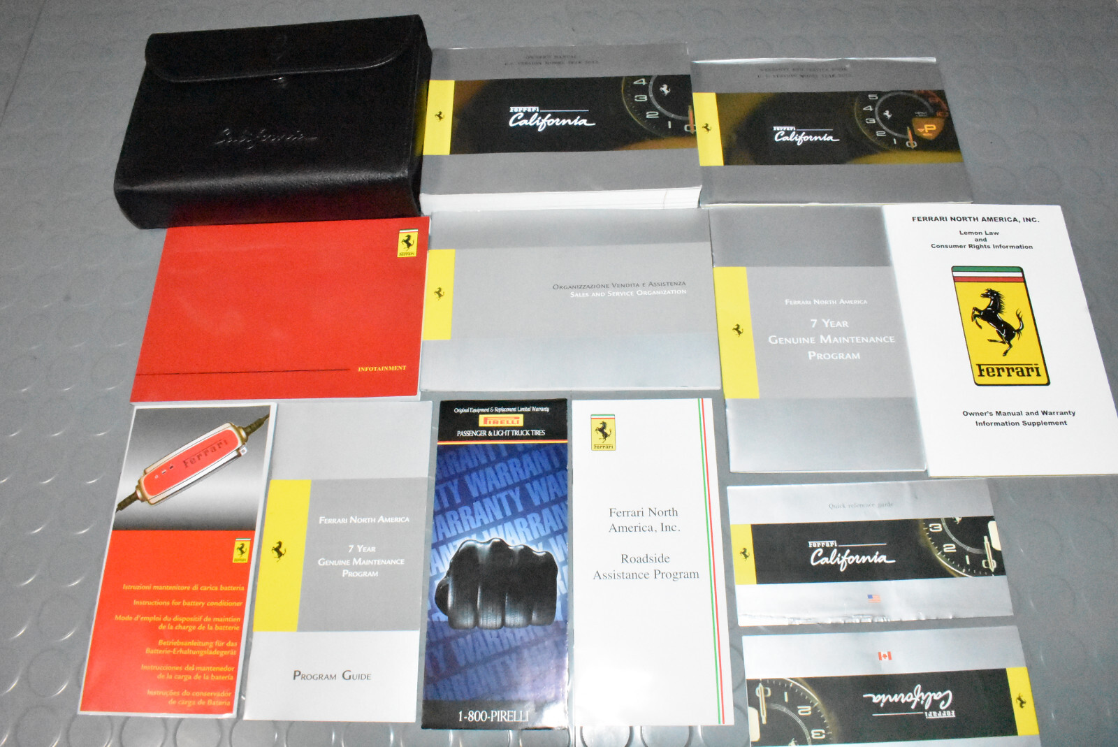 フェラーリ カリフォルニア オーナーズマニュアルセット ケース付き 2012 Ferrari California Owners Manual - SET (USA / CANADA