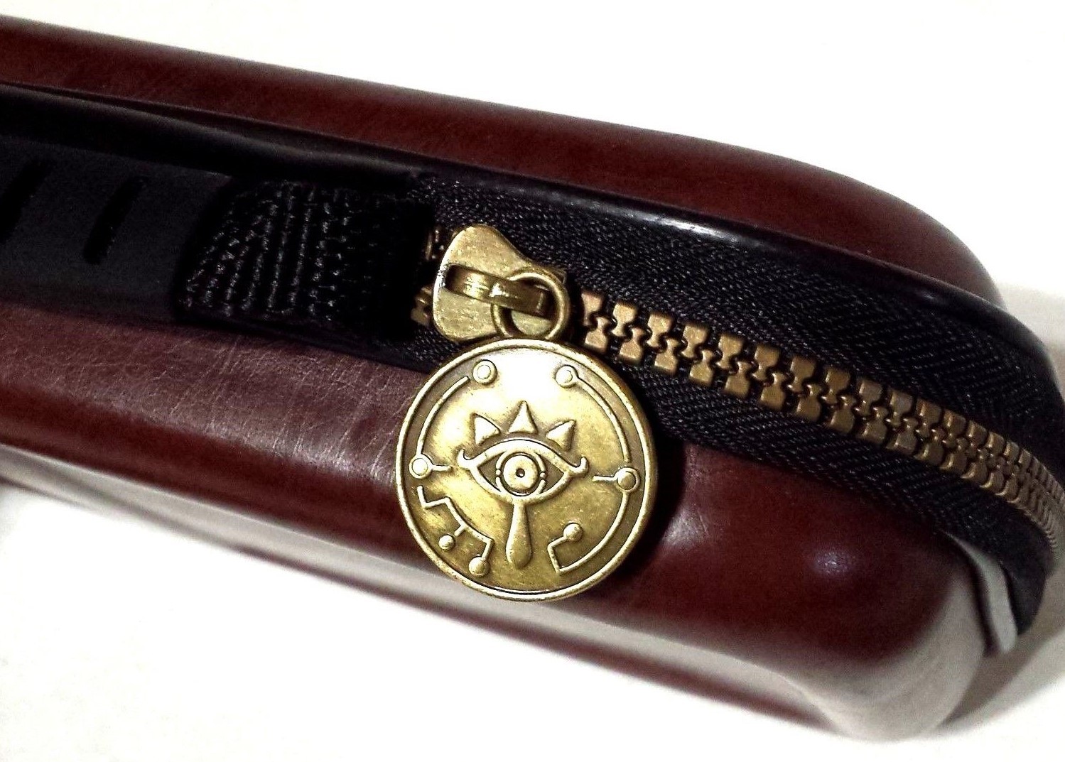 Nintendo Switch Deluxe Carrying Case Leather Legend of Zelda Breath of the Wild