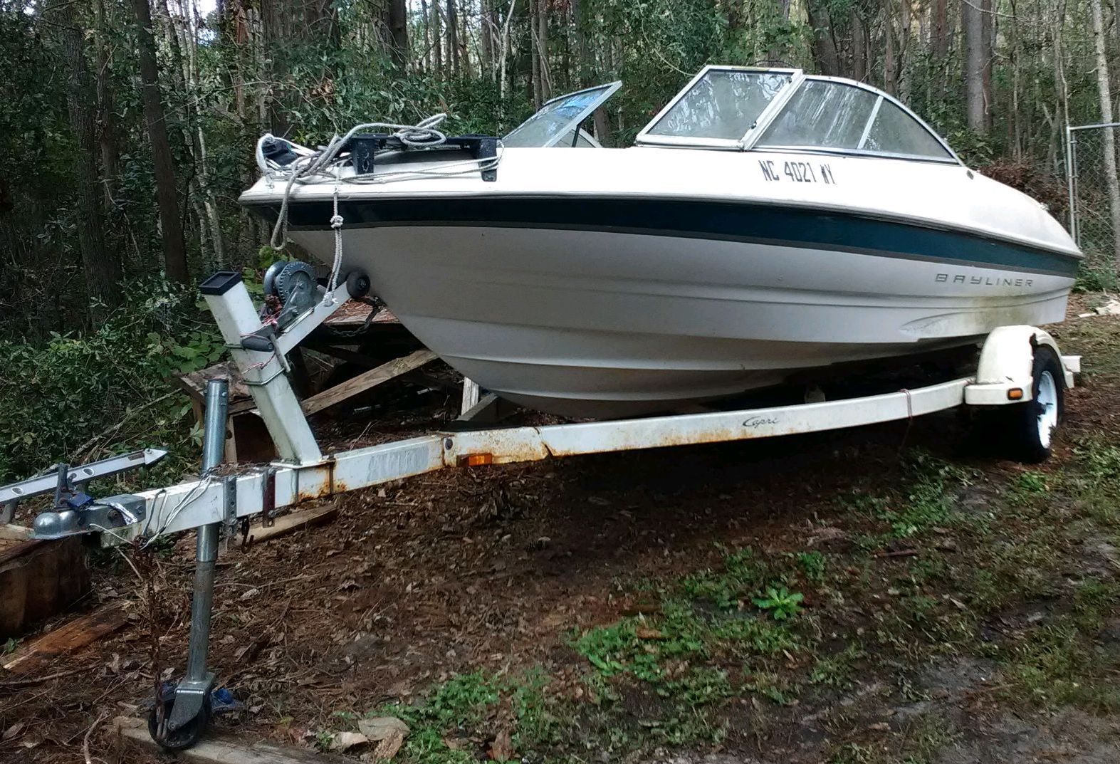 2000 Bayliner 17'7" Bowrider & Trailer - North Carolina
