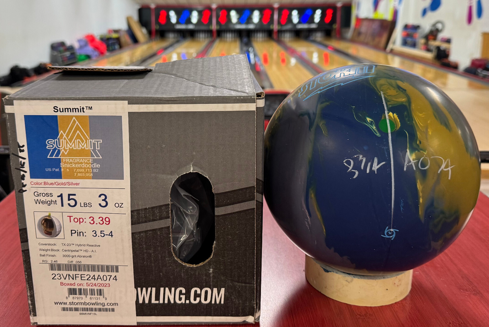 ストーム【サミット】15p ボール storm SUMMIT 15P Storm Summit Bowling Ball + FREE