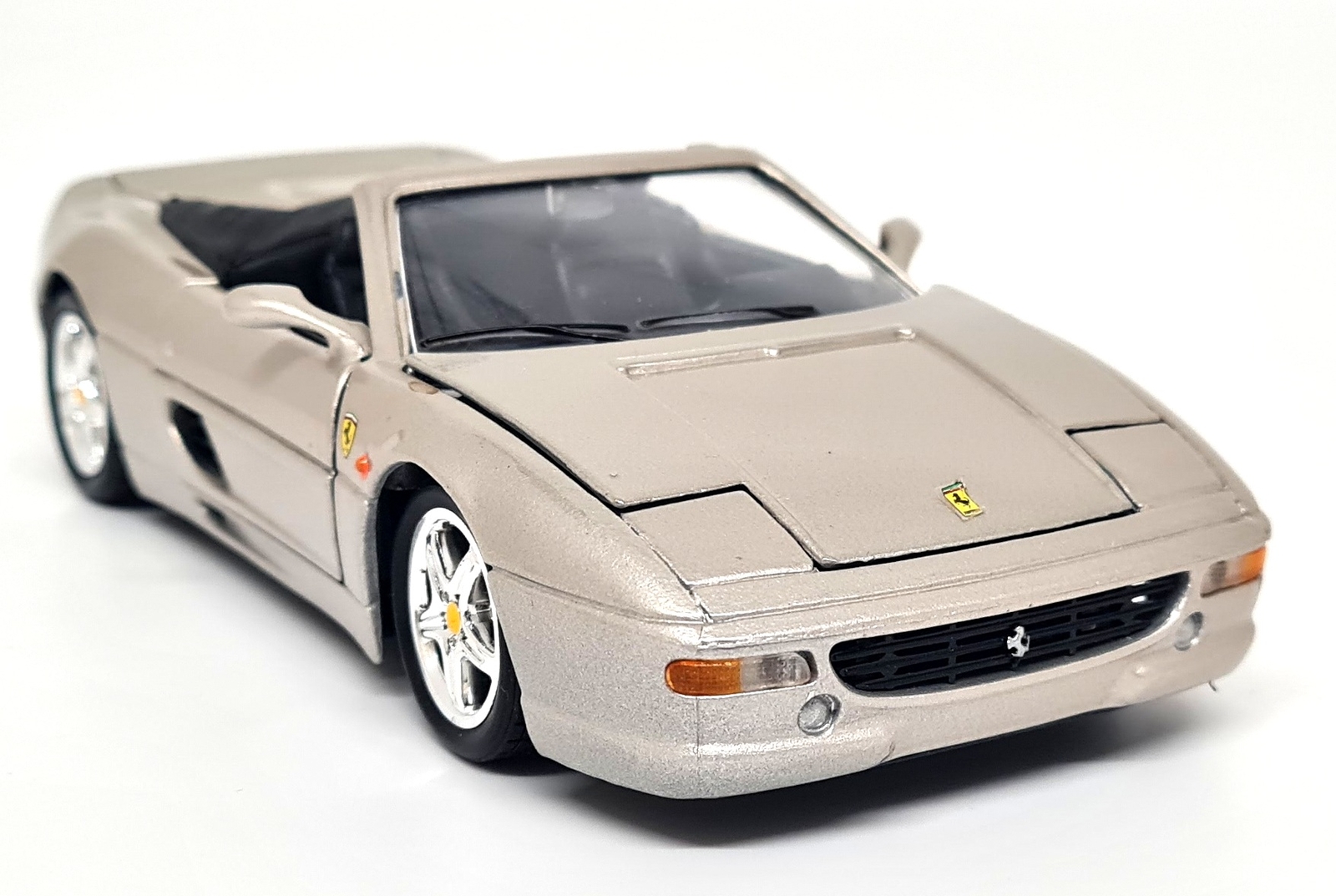 ミニカー PMA  1/43  FERRARI  F355  Spider Maisto 1/24 - Ferrari F355 Spider Silver Supercar Diecast