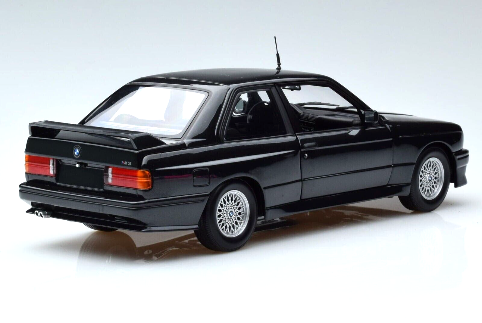 BMW M3 E30 German Touring 1990 ミニチャンプス18 Bmw M3 E30 German Touring 1990 Minichamps 18 | eBay