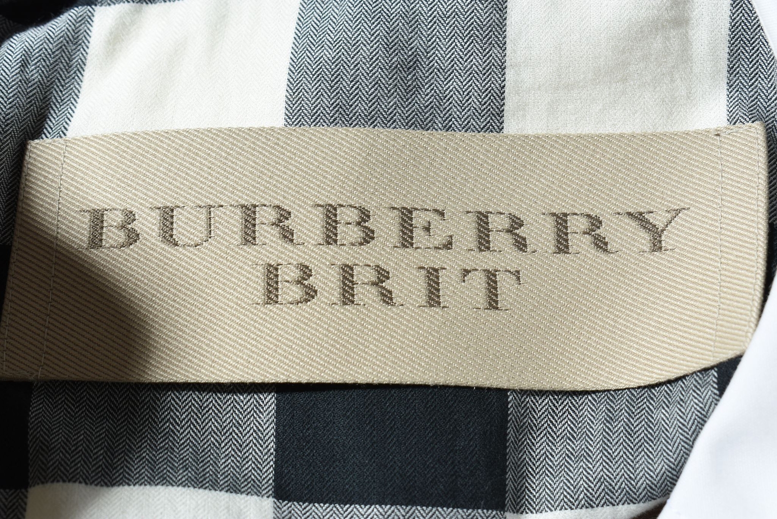 BURBERRY ホワイトジャケット サイズ46 タタグ付き BURBERRY ホワイトジャケット サイズ46 タタグ付き 三越伊勢丹