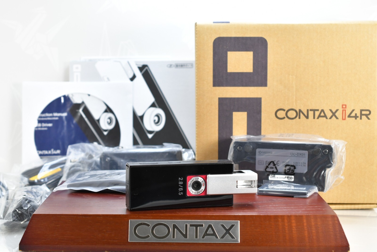 Contax i4R RED Digital Camera Carl Zeiss Tessar T* from