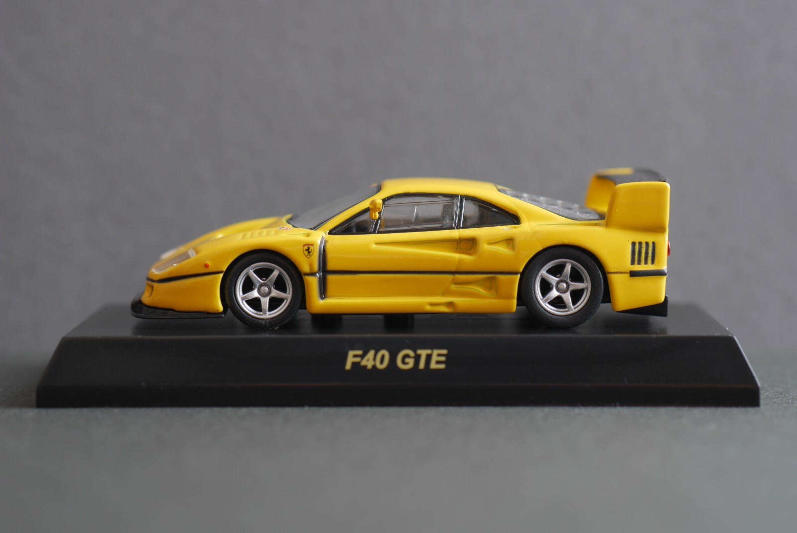 GT SPIRIT Ferrari F40 イエロー 1:18 1987 Ferrari F40 -- Giallo Modena Yellow -- GT Spirit