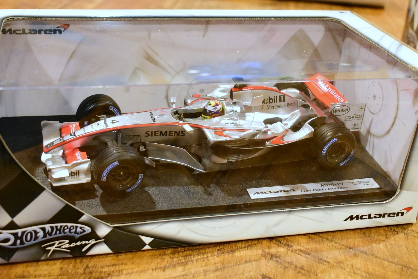 1:18-Hot Wheels MCLAREN MERCEDES Juan Pablo Montoya MP4-21 1:18-Hot Wheels MCLAREN MERCEDES Juan Pablo Montoya MP4-21