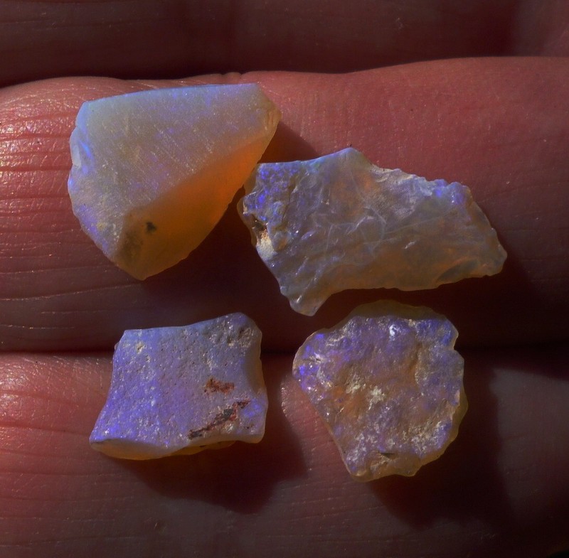 Opale De Mintabie/Australie, Cristal Bleu Avec Qqs Feux, Lot De 4 = 2,2 G/11 Cts