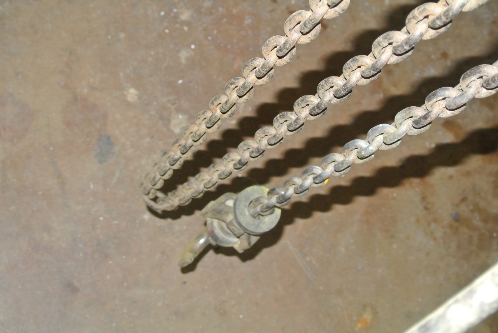 Budgit Chain Hoist 250lbs Capacity  !0