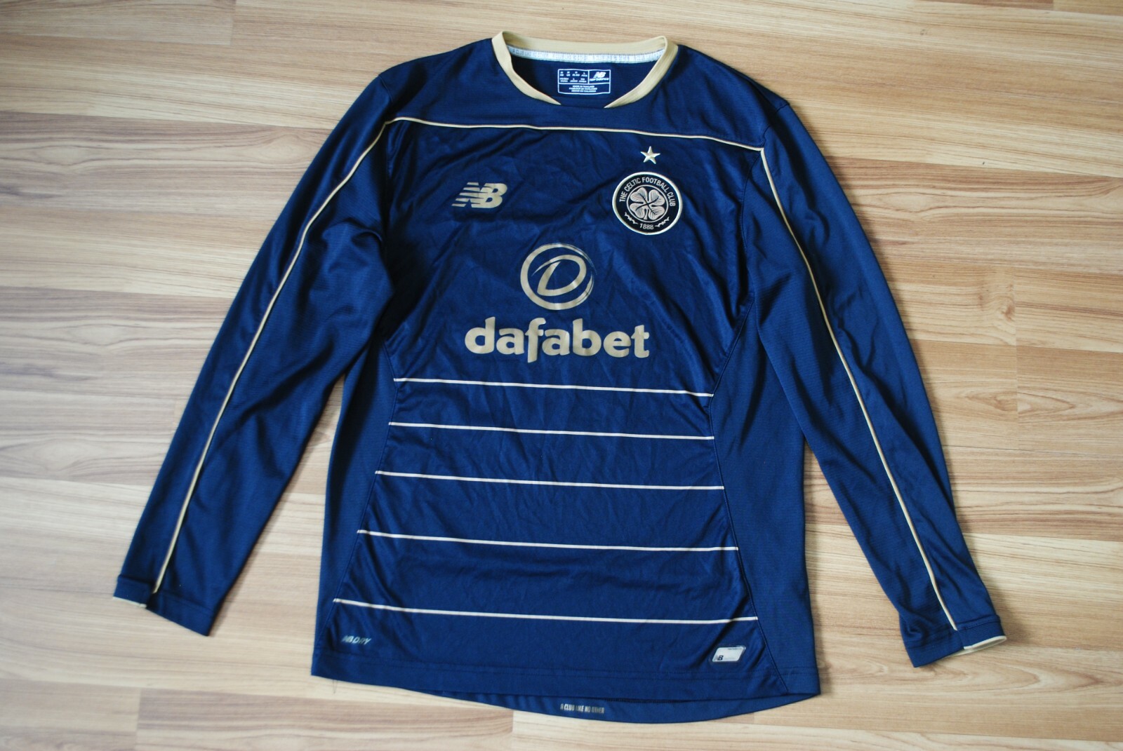 おすすめ MEDIUM SIZE CELTIC SOCCER SHIRT FOOTBALL AWAY 2016-2017 ウェア