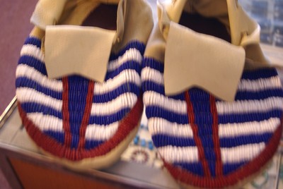 mens fully beaded striped leather mocassins size 11 M