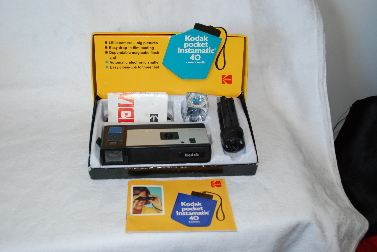 Vintage KODAK POCKET INSTAMATIC 40 CAMERA OUTFIT W/ ORIGINAL BOX FLASH USA