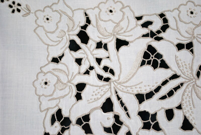 Vintage Madeira Embroidered Linen Tablecloth Richelieu Cutwork Flowers 98 x 66