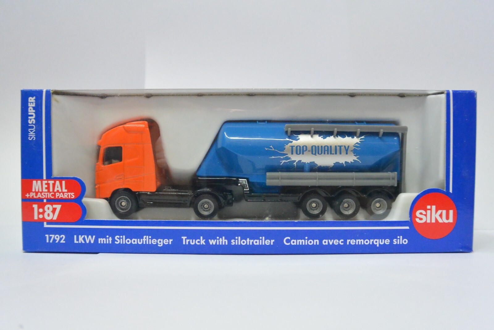 VOLVO FH16 スケール 1:87 Maisto Big Hauler 1/87 HO Volvo FH16 XL 750 w/ Lowboy + 1