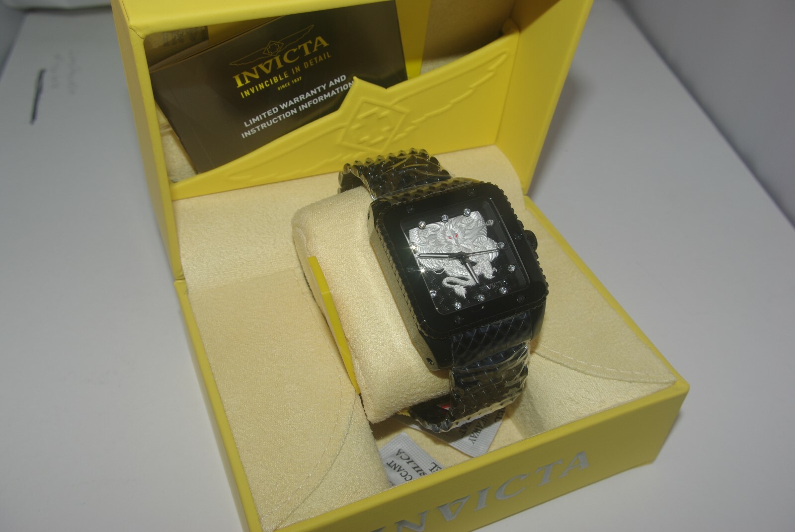 Pre-owned Invicta 28512 Cuadro Automatic With Sii Nh35a 24 Jewel Movement