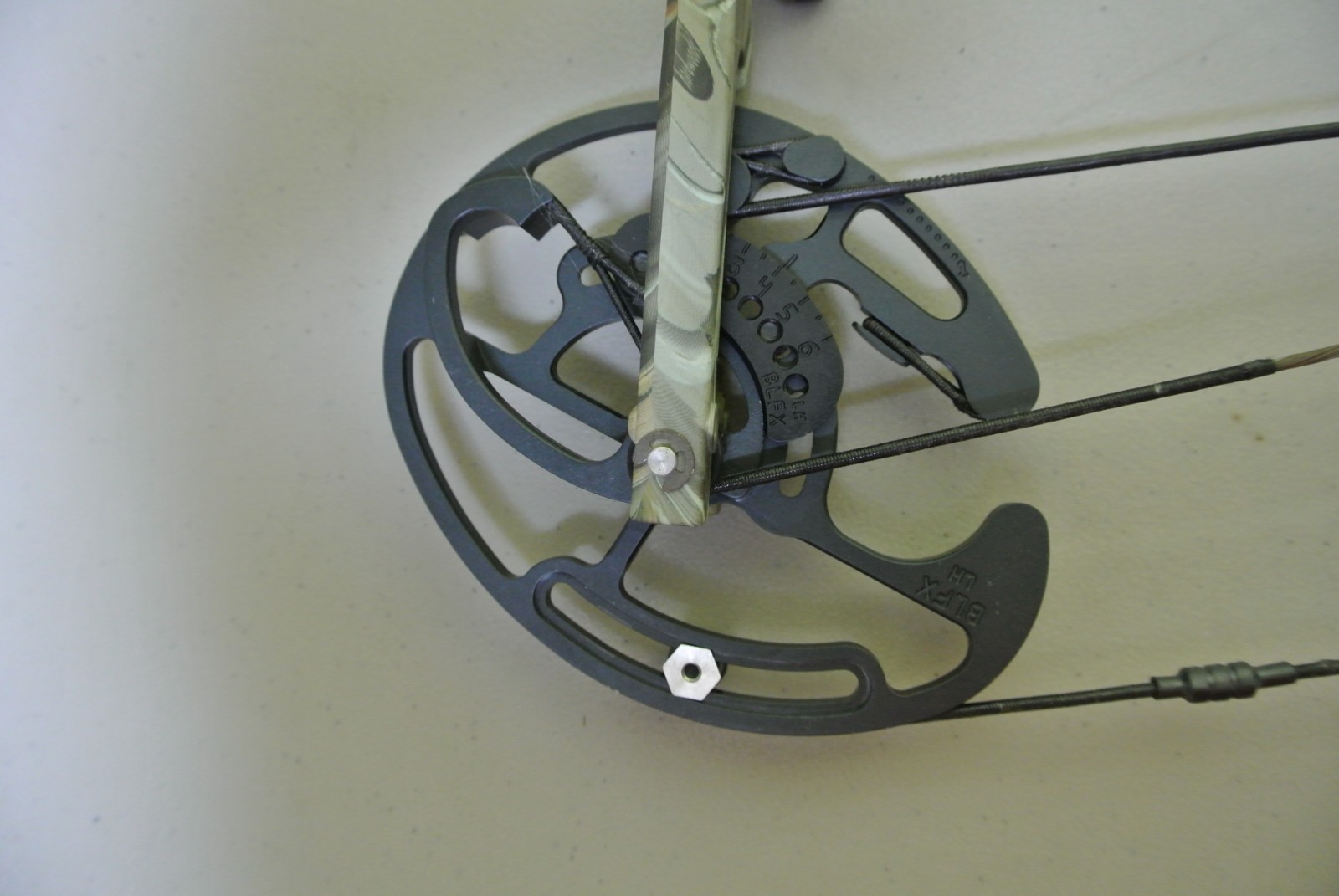 Diamond Black Ice FLX by Bowtech LH w/Case, Arrows, Glo sight and more