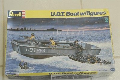 Revell 135 Scale UDT Boat with Figures Model