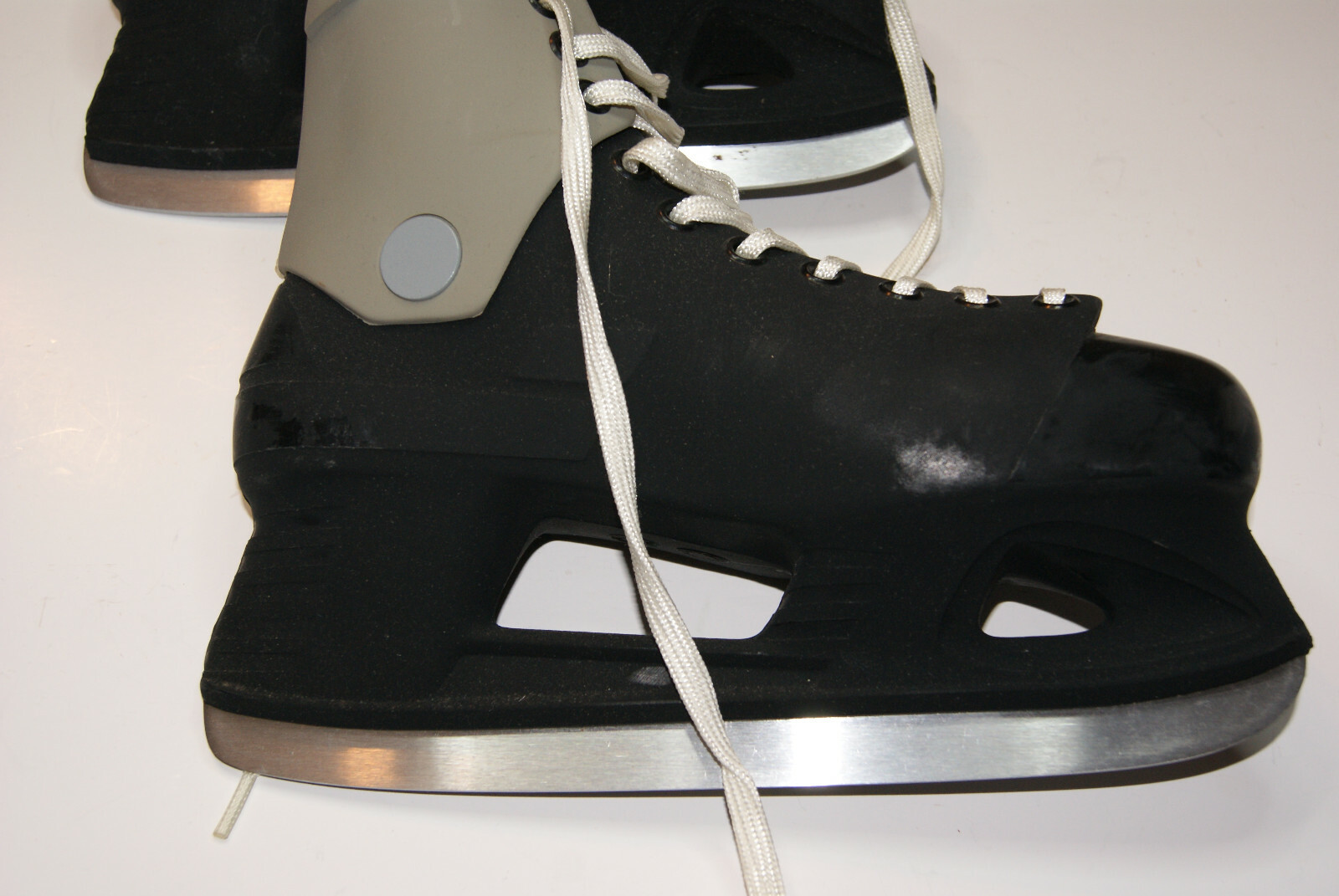 Mens US SIze 7-8 Bauer TURBO SR Hockey Ice Hockey Skates Black Gray Adult NEW