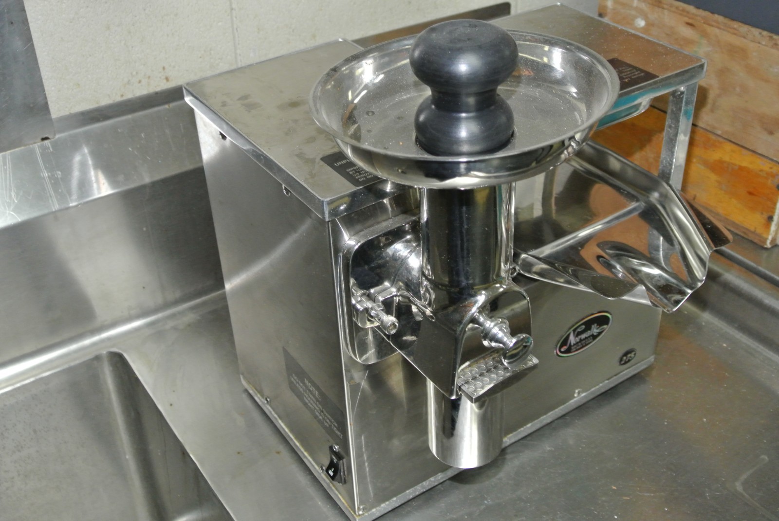 Norwalk 275 juicer in excellent condition. FREE shiping.