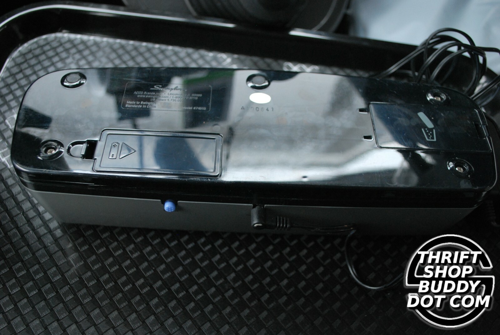 Swingline electric Paper Hole Punch 74515